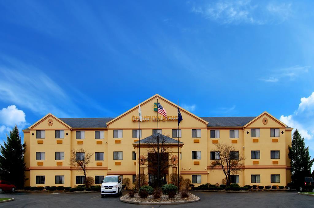 Quality Inn & Suites South Bend Airport Exterior photo